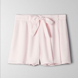 Aritzia Sunday Best flowy shorts